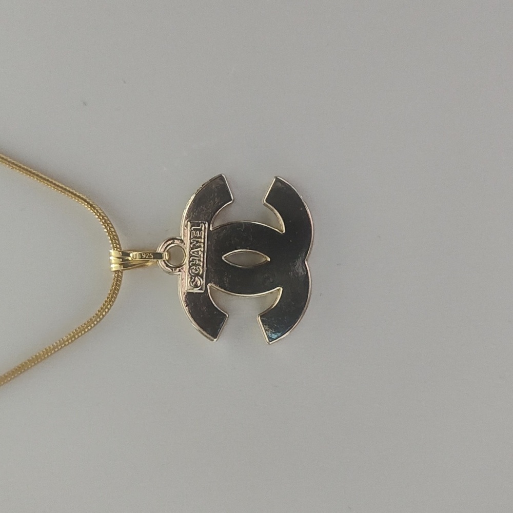 Chanel Authentic White Quilted CC Pendant 18 Karat Gold Necklace Stamped - Picture 2 of 3